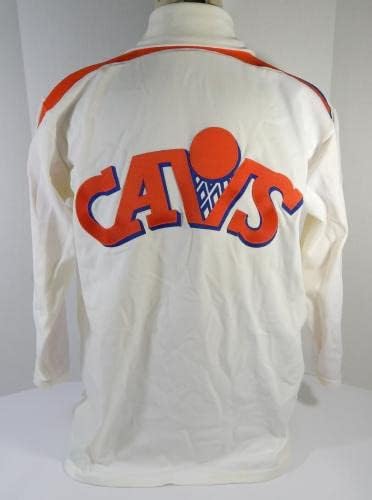 1980 -тите години на Кливленд Кавалиерс користеше бела загрева јакна 46 DP30052 - користена игра во НБА
