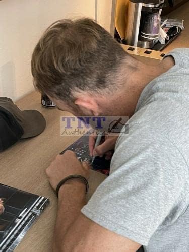 Тимоти Тачер ја потпиша WWE NXT Fight Pit 8x10 Photo 3 - Фотографии за автограми во борење