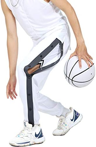Младински момчиња за мажи во Ајуз, лабави се вклопуваат во панталони со солзи на копчиња за спорт, кои трчаат кошарка за џемкери за