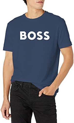Маица со модерни смели лого на мажите со маица во маицата