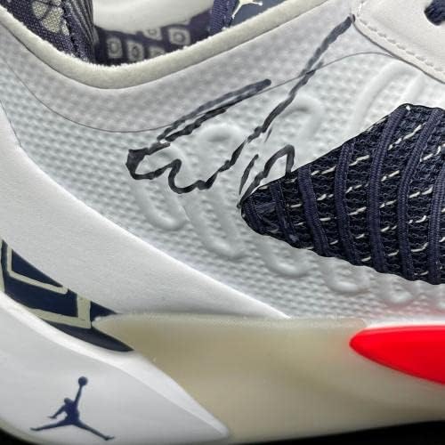 Лука Дончиќ потпиша чевли ПСА/ДНК автограмирана - автограмирани патики во НБА
