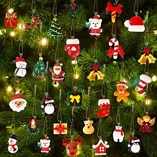 Garma 36pcs мини смола Божиќни украси Мал украси за новогодишни елки сет со низа мал Божиќ виси украс за украси на новогодишни елки