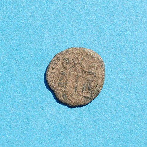 Тоа е римски константи император од 337 до 350, две победи со кои се соочуваат држење на венци 5 бронзена монета многу добра