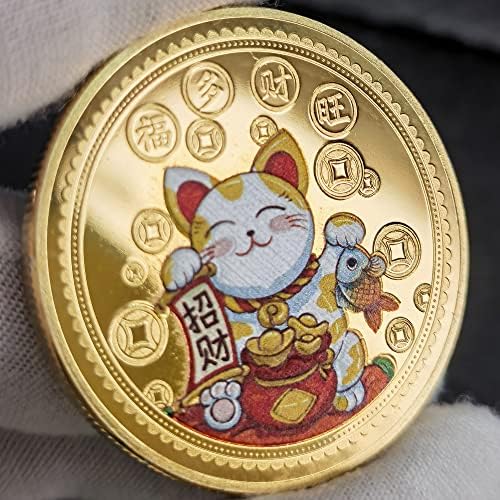 1,57-инчен злато позлатена среќна паричка со транспарентен заштитен случај, во која има мачка со богатство, риба, златни инготи