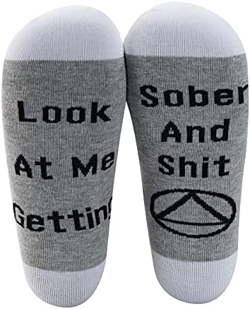 ЈНИАП 2 Pairs AA Sobriety Socks Alcoholics Anonymous Gifts Look at Me Getting Sober and Shit New Beginnings Gift
