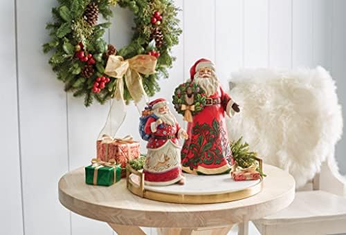 Enesco Jim Shore Heartwood Creek Santa Holding Figurine Holly Wreath, 12 инчи, повеќебојни