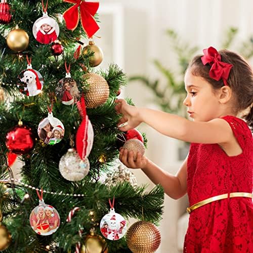 100 пакувања чисти кружни акрилични Божиќни украси со црвена лента Божиќ чисти акрилни украси DIY празно тркалезно акрилен украс за Божиќно украсување
