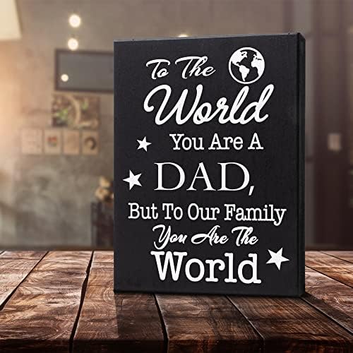 Dationенигемс тато подароци, на светот си тато, но на нашето семејство сте светски дрвен знак, подарок за тато, декор на полица и виси