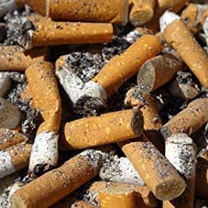 Сет на трајни пластични пепелници за цигари - Внатрешна или надворешна употреба - 3,75 x 3,35 - црно или бело