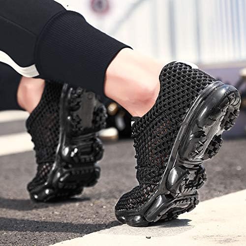 Утремигични машки патики модни атлетски лесни чевли за трчање, кои се лизгаат во обични чевли за одење на патики, во салата за