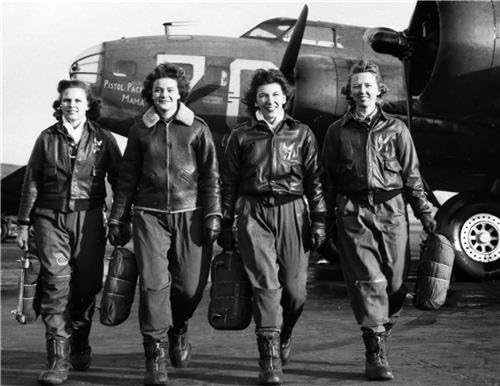 Разговор отпечатоци од wwii Women Pilots Glossy постер слика слика за слика 2 дама за лет од светска војна
