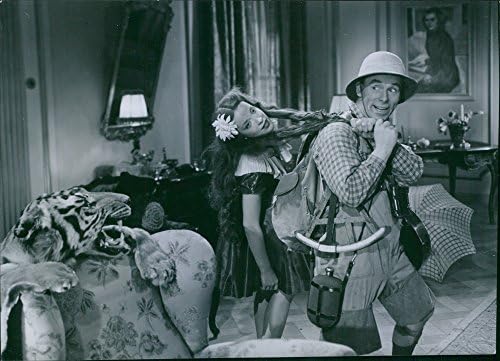 Гроздобер фотографија на Аналиса Ериксон и Нилс Поп во сцена од филмот наречен „Дон39; Т се откажува“. 1946 година.