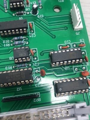 Комплет за керамички кондензатор на 40pcs Керамички кондензатори 50V 270PF диск кондензатори за електронско коло за DIY, случајна боја