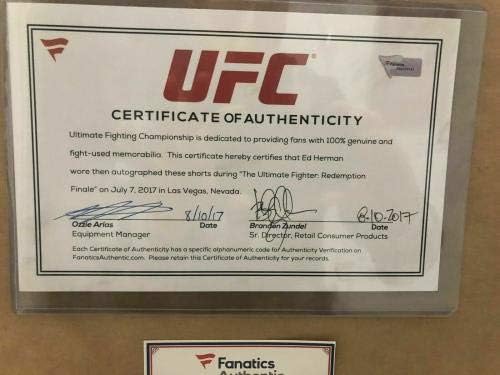 Ед Херман потпиша борба со носени шорцеви врамени MMA UFC Ultimate Fighter Fanatics COA - Непотпишан настан во UFC користени