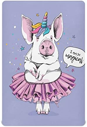 Симпатична свиња во балетски креветчиња за девојчиња за момчиња пакуваат и играат чаршафи со листови за кревање, вградени садови за креветчиња