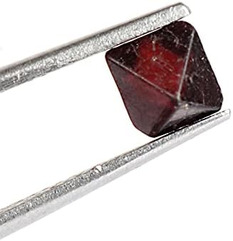 Мал сурово груб црвен спинел природен заздравувачки кристал 1,75 КТ лаосестон