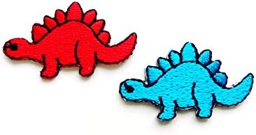 Сет од 2 мали. Mini Stegosaurus диносаурус црвено сино диносаурус слатко цртано лого за шиење железо на извезена апликација