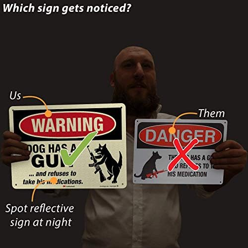 SmartSign 10 x 14 инчи „Предупредување - кучето има пиштол и одбива да ги зема своите лекови“ Смешен метален знак со симбол, 40