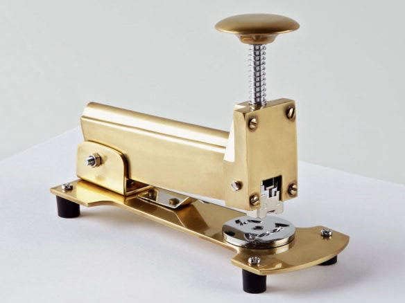 Stapler Heavy Dully Brass Traible Stapler Modern Golden Color Stapler за канцелариски и училишни табели со додаток на табели Дневно